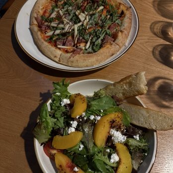 Centro Cali Brewing - Salad and pizza - Breweries Near Me - Bakersfield, California Centro Cali Brewing - Salad and pizza - Breweries Near Me - Bakersfield, California