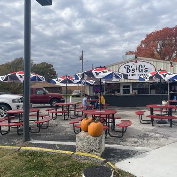 B's & G's Dairy Crest - Ice Cream & Frozen Yogurt Near Me - Marionville, Missouri