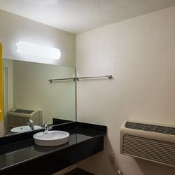Motel 6 - Bathroom
