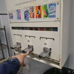 Flanders Laundromat - Took my $1 and gave me nothing in return