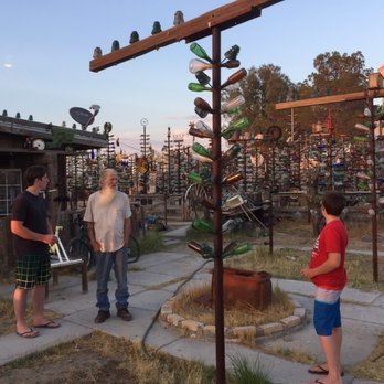 Elmer's Bottle Tree Ranch - Elmer telling the boys his story - Ranches Near Me - Oro Grande, California