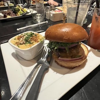 Stanley's Restaurant - Cheeseburger with Mac and Cheese - American Near Me - Los Angeles, California