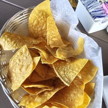 El Mariachi - Complimentary chips and salsa - Cuban Near Me - Coral Springs, Florida