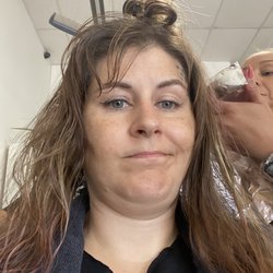 Dominican Latin Beauty Salon - Starting the foils