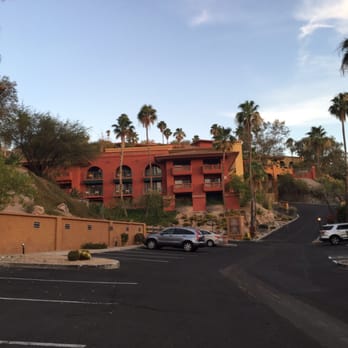 Hilton Phoenix Tapatio Cliffs Resort - One of the many buildings sitting on the cliff. - Hotels Near Me - Phoenix, Arizona