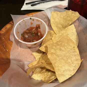 Roberto's Cafe - Yummy salsa and chips. - Mexican Near Me - Mammoth Lakes, California Roberto's Cafe - Yummy salsa and chips. - Mexican Near Me - Mammoth Lakes, California