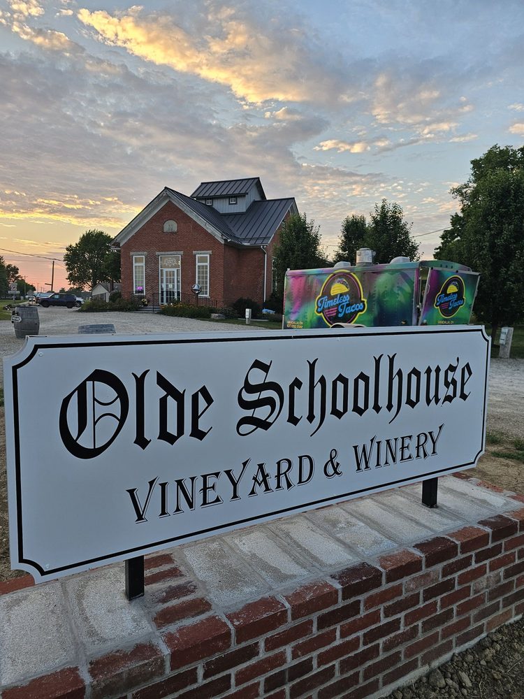 Olde Schoolhouse Vineyard & Winery Logo
