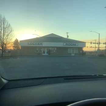 Locker Room Men's Salon - Locker room barber salon - Barbers Near Me - Post Falls, Idaho Locker Room Men's Salon - Locker room barber salon - Barbers Near Me - Post Falls, Idaho