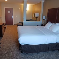 Comfort Inn & Suites - King suite