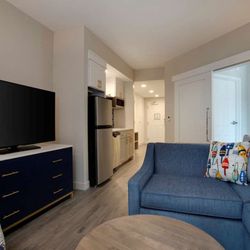Fenwick Shores, Tapestry Collection by Hilton - Guest room