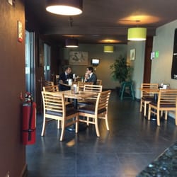 Buen ambiente y servicio. La parte superior es muy cómoda aunque siempre hay señoras gritonas platicando