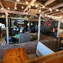 Goat Lips Chew & Brewhouse - Inside 2