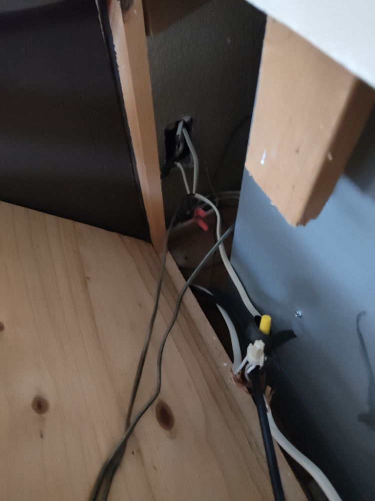 Slide of Electrical Gurus CO