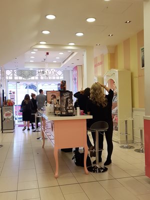 Benefit Cosmetics Boutique & Brow Bar by null