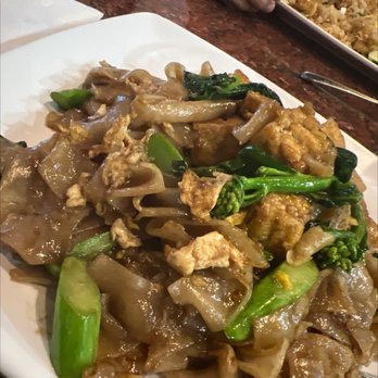 Thippawan Thai Restaurant - Pad see ew - Thai Near Me - Rancho Cucamonga, California Thippawan Thai Restaurant - Pad see ew - Thai Near Me - Rancho Cucamonga, California