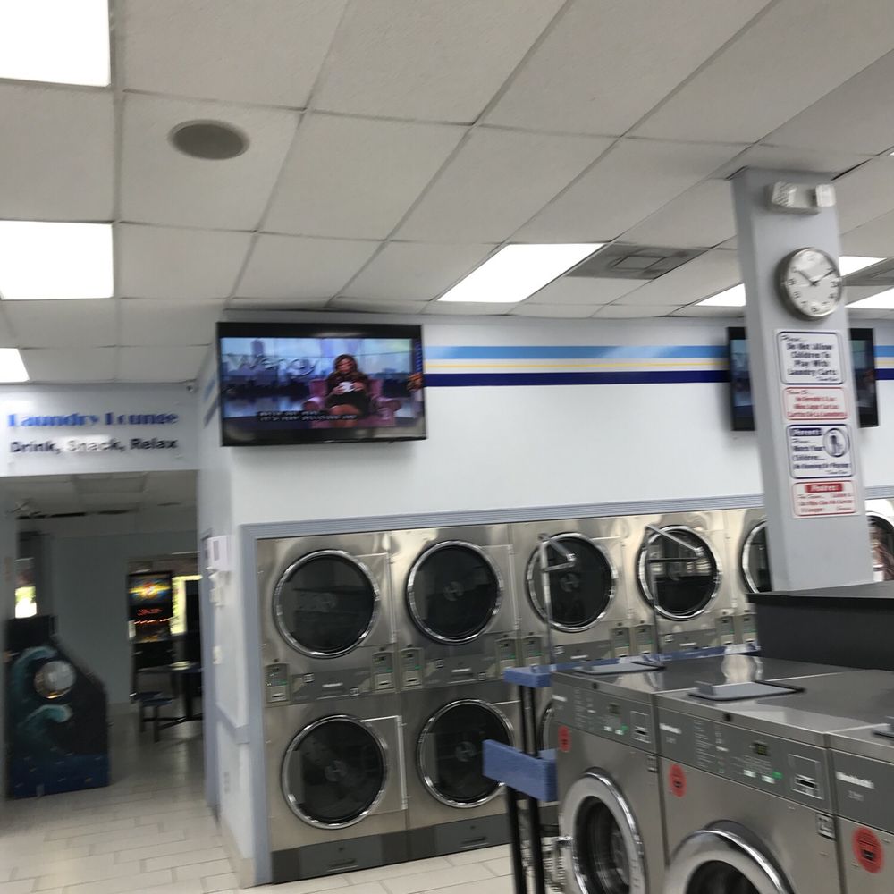 SR7 Laundromart - Nice and clean - Laundromat Near Me - Hollywood, Florida