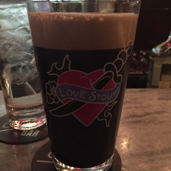 Jerry's Bar - Yards Love Stout with the matching glass - Cocktail Bars Near Me - Philadelphia, Pennsylvania