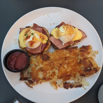 Poached Kitchen - House Benedict w hash browns - Breakfast & Brunch Near Me - Irvine, California