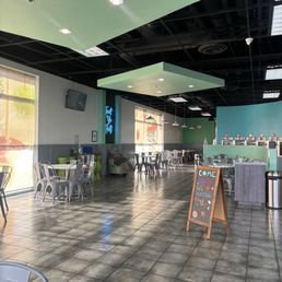 Lobby area. Nice and clean! Lobby area. Nice and clean!