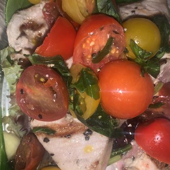 Le Nonne - Seared tuna w cherry tomatoes, basil, baby spinach - Italian Near Me - Logan, Utah Le Nonne - Seared tuna w cherry tomatoes, basil, baby spinach - Italian Near Me - Logan, Utah