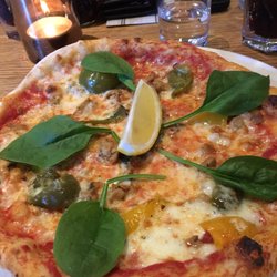 La Piazza Bar & Restaurant - Italiensk pizza med kylling