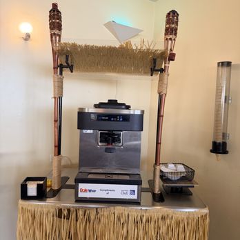 United Club - Dole Whip Dispenser - Airport Lounges Near Me - Honolulu, Hawaii
