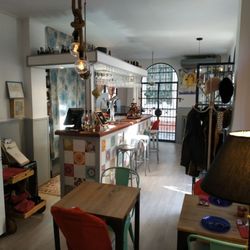 Casa del Dolma - Interior mesas altas