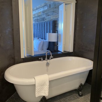 Cannery Pier Hotel & Spa - Bathtub - Hotels Near Me - Astoria, Oregon Cannery Pier Hotel & Spa - Bathtub - Hotels Near Me - Astoria, Oregon