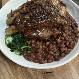 Pork ribs with beans and spinach