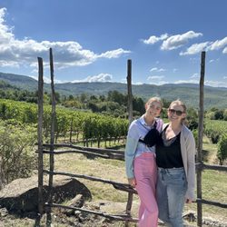 Podere di Pomaio - Grape vines & sisters