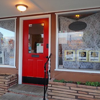 D'Avanzo's - D'Avanzo's front entrance. - Wine Bars Near Me - Goldendale, Washington
