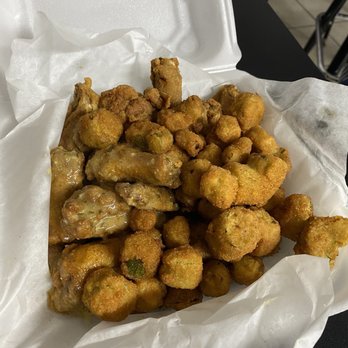 Ms. Marian's Cafe - Lemon Pepper wings combo - Cafes Near Me - Murfreesboro, Tennessee