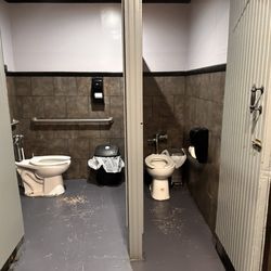 Abuela's - Women's Restroom Stalls
