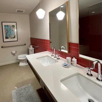 The Ruby Hotel & Bar - Large bathroom - Hotels Near Me - Round Rock, Texas The Ruby Hotel & Bar - Large bathroom - Hotels Near Me - Round Rock, Texas