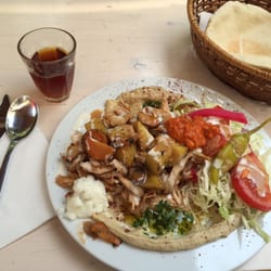 Humus & Baba: Ghanoush - Schwarma Teller Mit Hähnchen (chicken schwarma plate)