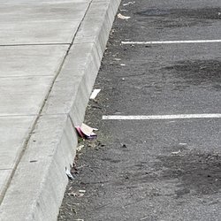 Grocery Outlet - Trash outside the building