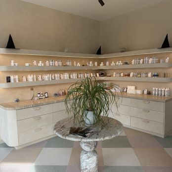 Facial Lounge - Lobby - Skin Care Near Me - Corona Del Mar, California Facial Lounge - Lobby - Skin Care Near Me - Corona Del Mar, California