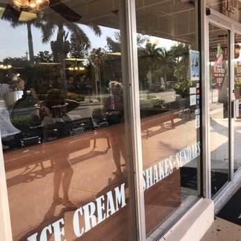 Kilwins Ice Cream - Chocolate - Fudge - Storefront - Candy Stores Near Me - Sarasota, Florida Kilwins Ice Cream - Chocolate - Fudge - Storefront - Candy Stores Near Me - Sarasota, Florida