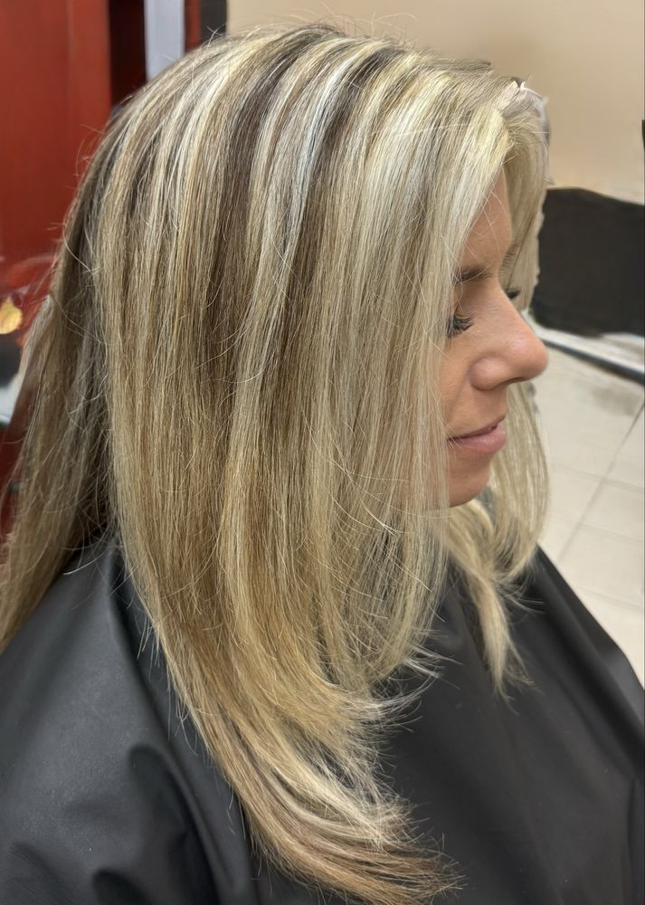 Erin Hurth Hair Salon Logo