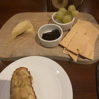 Il Palio Ristorante - Cheese and Roasted Garlic crostini - Italian Near Me - Chapel Hill, North Carolina Il Palio Ristorante - Cheese and Roasted Garlic crostini - Italian Near Me - Chapel Hill, North Carolina