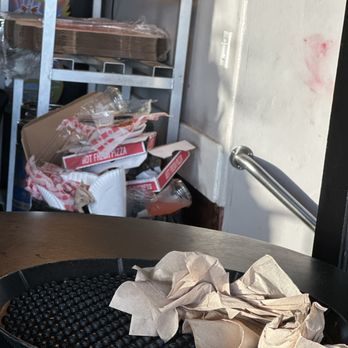 Cosentino's Pizza - Dining room trash - Pizza Near Me - San Clemente, California Cosentino's Pizza - Dining room trash - Pizza Near Me - San Clemente, California