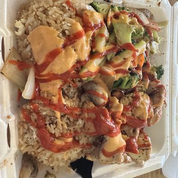 Mt Fuji - Chicken hibachi with yum yum and siracha added - Japanese Near Me - Louisville, Kentucky Mt Fuji - Chicken hibachi with yum yum and siracha added - Japanese Near Me - Louisville, Kentucky