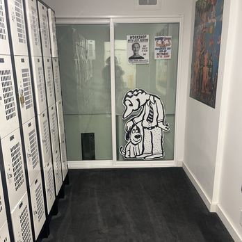 Funky Door Yoga - Lockers--bring your own lock but also many people don't use locks - Yoga Near Me - San Francisco, California