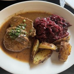 Die Scherbe - Schnitzel and braised cabbage - so good!!