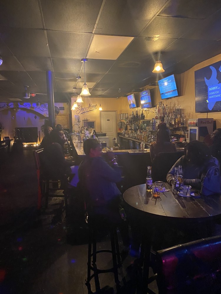 SHOWTIME BAR AND LOUNGE CLOSED Updated September 2024 26 Photos