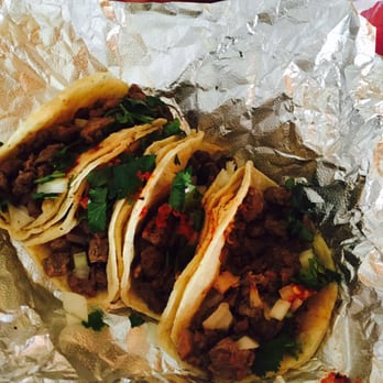 El Tapatío - 4 carne Assad tacos. Highly suggest trying these :) best tacos in Burbank. - Mexican Near Me - Burbank, California El Tapatío - 4 carne Assad tacos. Highly suggest trying these :) best tacos in Burbank. - Mexican Near Me - Burbank, California