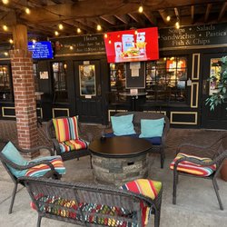 Dunwoody Tavern - Front patio area