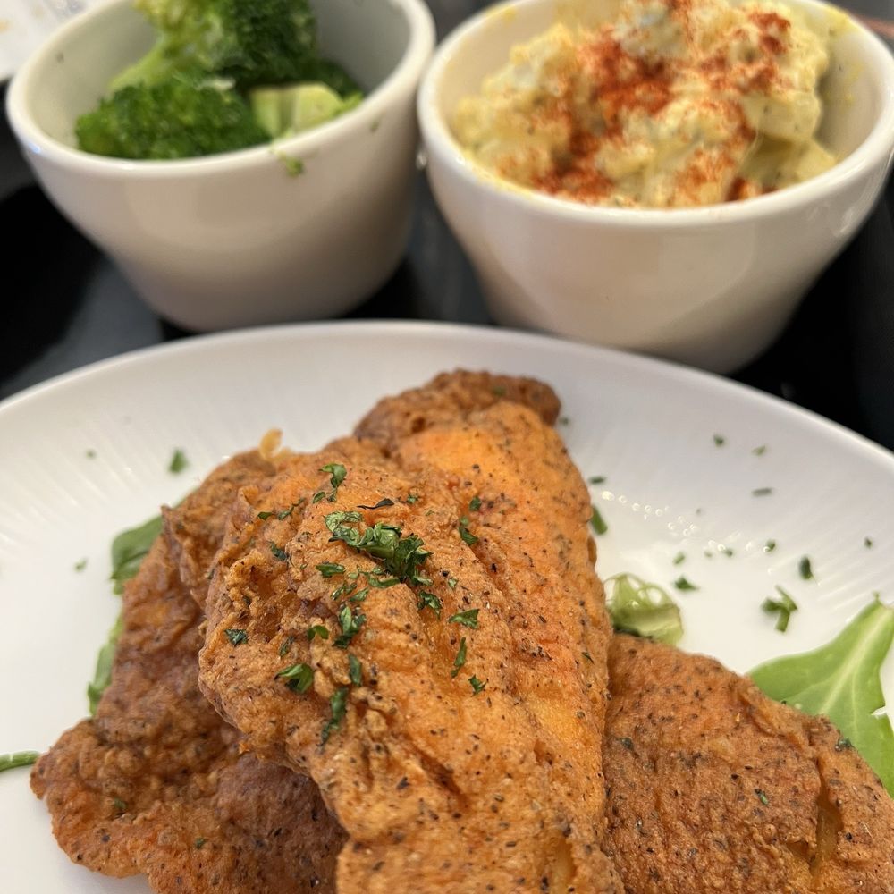 Fried catfish, potato salad and broccoli Fried catfish, potato salad and broccoli