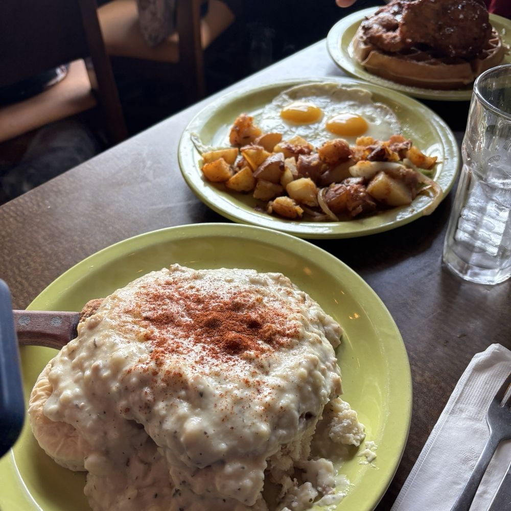 Gravy 85 percent garlic not good with rubbery Chicken Fried Steak Gravy 85 percent garlic not good with rubbery Chicken Fried Steak