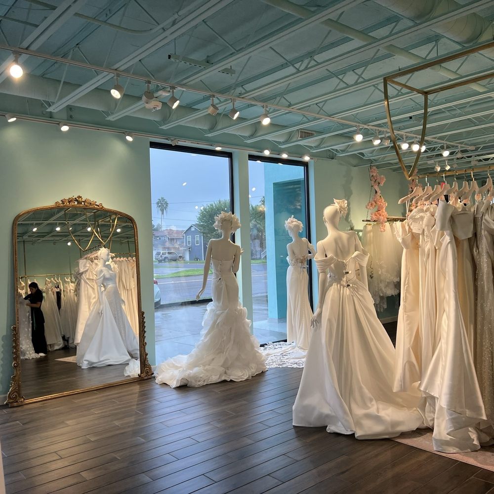 Monica y Ant: Celebrando el Amor en Su Boda, image size:1000x1000